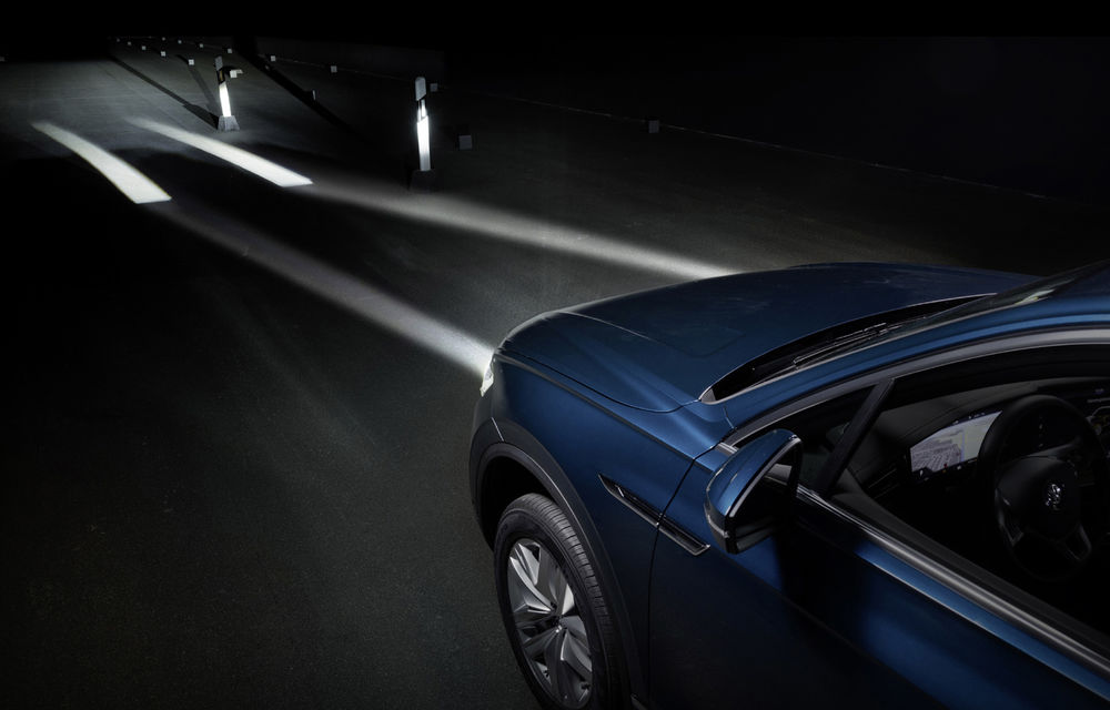 Volkswagen dezvoltă noi tehnologii de iluminare: semnături personalizate și indicații pentru orientare și parcare - Poza 2