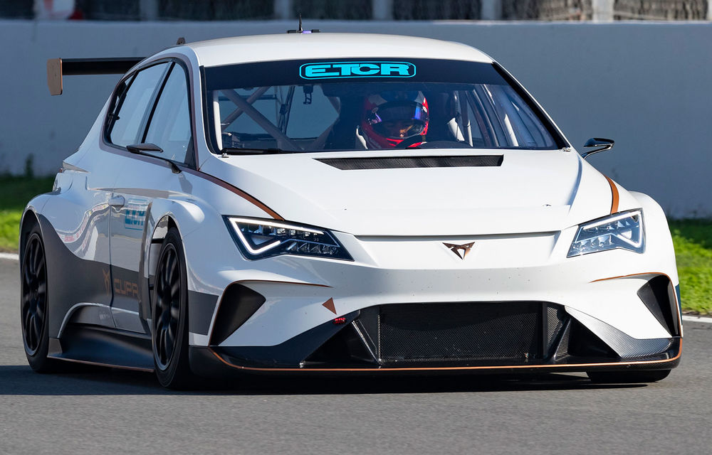 Prima apariție pe circuit a lui Cupra e-Racer: modelul electric va putea fi admirat din 2020 în cadrul unui campionat de turisme - Poza 1