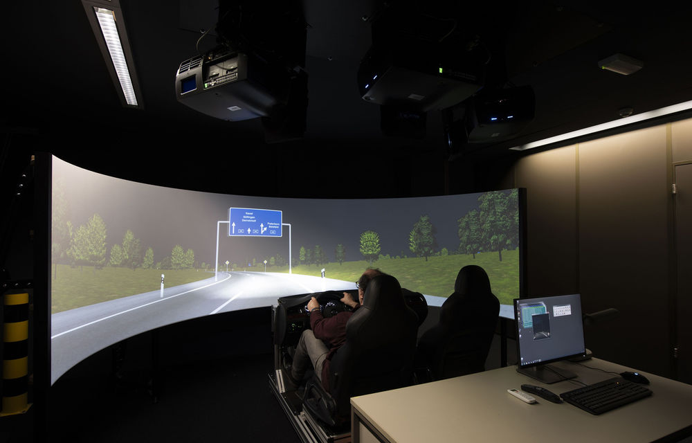 Skoda folosește un simulator pentru a dezvolta tehnologii avansate pentru faruri: &quot;Este singurul simulator de acest fel din Grupul Volkswagen&quot; - Poza 3