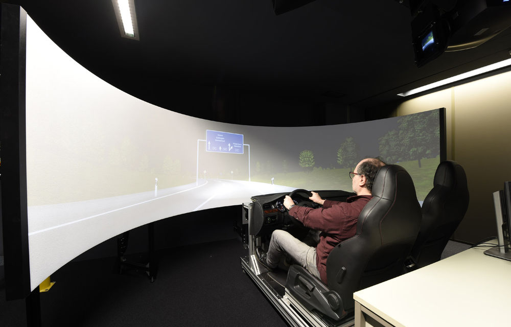 Skoda folosește un simulator pentru a dezvolta tehnologii avansate pentru faruri: &quot;Este singurul simulator de acest fel din Grupul Volkswagen&quot; - Poza 1