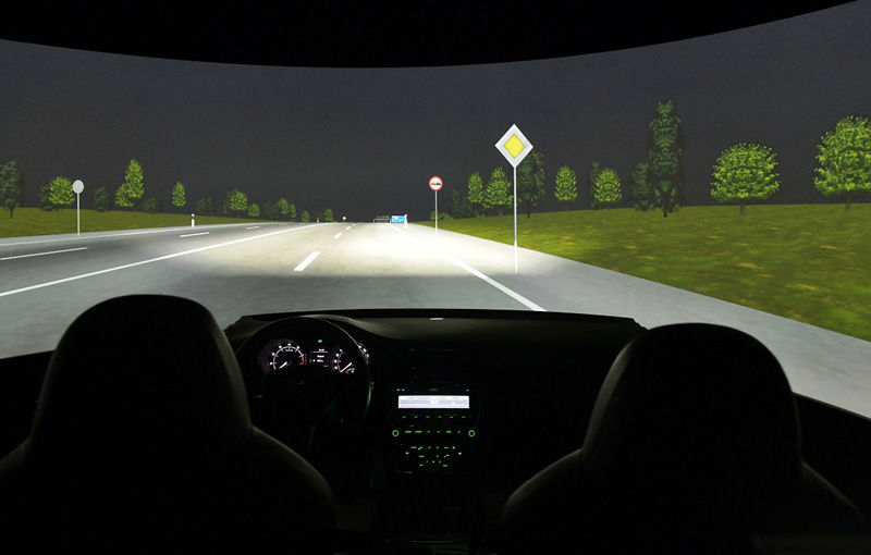 Skoda folosește un simulator pentru a dezvolta tehnologii avansate pentru faruri: &quot;Este singurul simulator de acest fel din Grupul Volkswagen&quot; - Poza 5