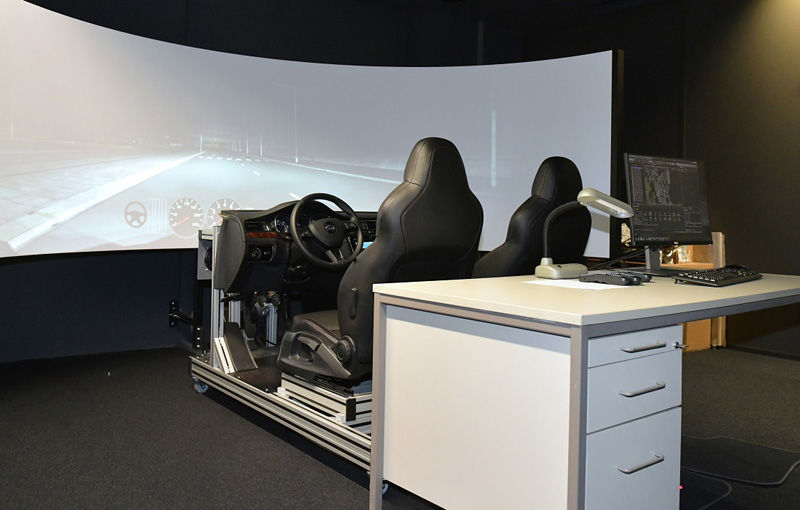 Skoda folosește un simulator pentru a dezvolta tehnologii avansate pentru faruri: &quot;Este singurul simulator de acest fel din Grupul Volkswagen&quot; - Poza 2