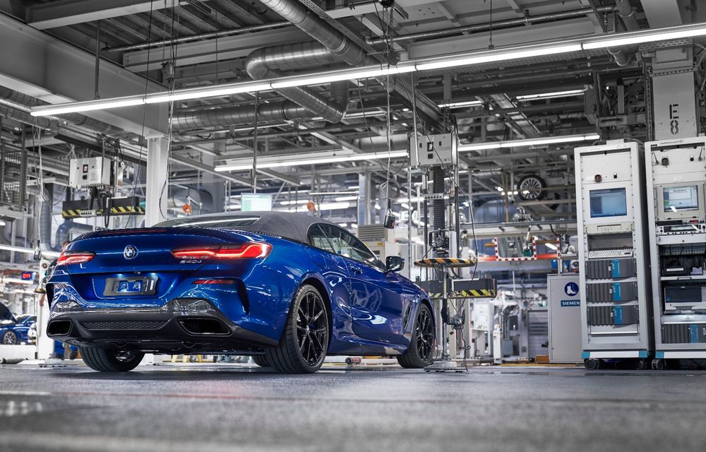 BMW a demarat producția noului Seria 8 Cabrio: decapotabila bavarezilor este asamblată în cadrul fabricii din Dingolfing, Germania - Poza 7
