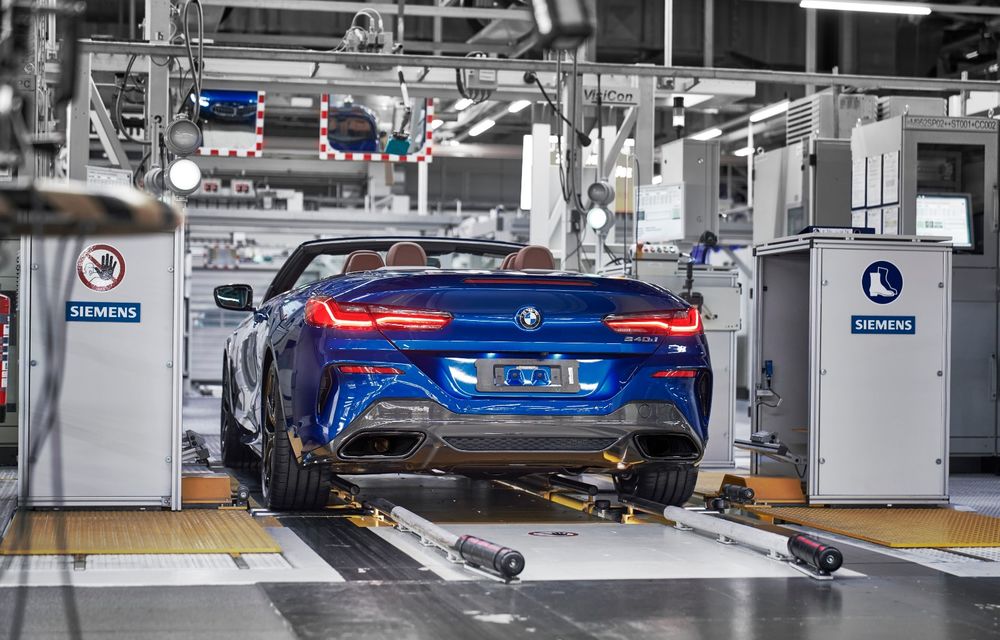 BMW a demarat producția noului Seria 8 Cabrio: decapotabila bavarezilor este asamblată în cadrul fabricii din Dingolfing, Germania - Poza 8
