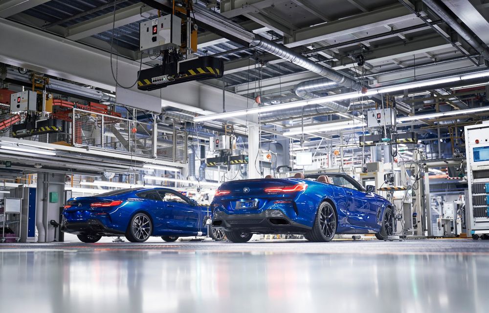 BMW a demarat producția noului Seria 8 Cabrio: decapotabila bavarezilor este asamblată în cadrul fabricii din Dingolfing, Germania - Poza 11