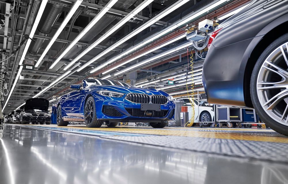 BMW a demarat producția noului Seria 8 Cabrio: decapotabila bavarezilor este asamblată în cadrul fabricii din Dingolfing, Germania - Poza 10