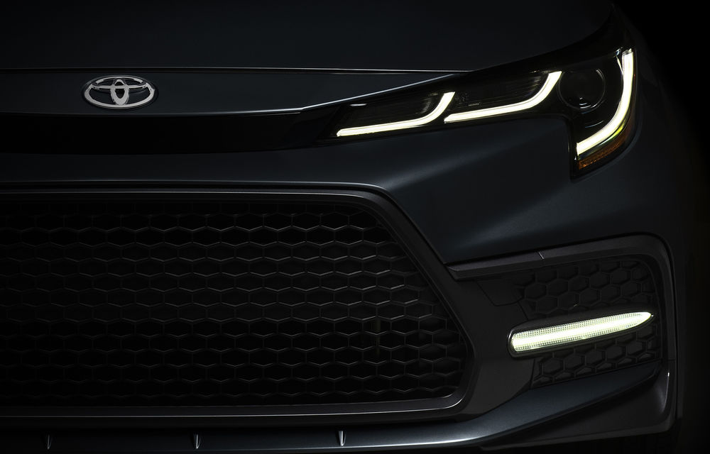 Un nou teaser pentru Toyota Corolla sedan: partea frontală și luminile de zi LED, parțial dezvăluite - Poza 1