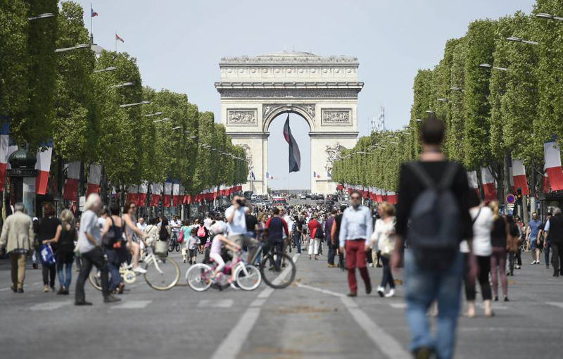 Parisul vrea să interzică circulația mașinilor în centrul orașului în fiecare duminică: zona va deveni pietonală - Poza 1