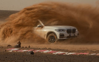 Virajele circuitului de Formula 1 de la Monza, "desenate" în nisipul deșertului Sahara: BMW X5 a fost modelul care a înfruntat traseul din Maroc