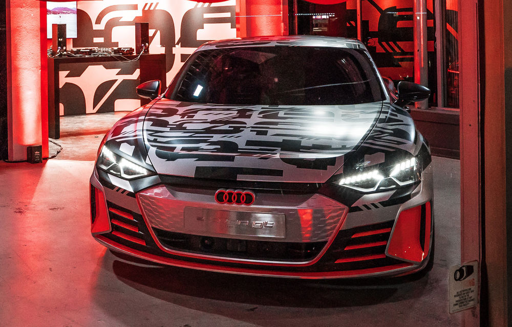 Imagini cu Audi e-tron GT sub camuflaj: conceptul sportivei electrice este bazat pe Porsche Taycan - Poza 2
