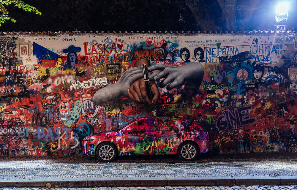 Teasere noi cu viitorul Skoda Scala: hatchback-ul compact face parte dintr-un proiect de artă urbană - Poza 1