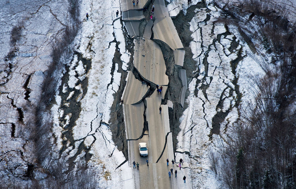 Cum reacționează autoritățile din Alaska la un dezastru natural: un drum expres distrus de un cutremur de 7 grade a fost reparat în 4 zile - Poza 1