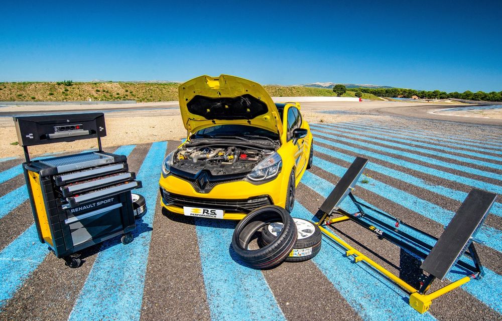 Renault lansează linia de accesorii RS Performance dedicată lui Clio RS: elemente de caroserie și echipamente derivate din cele utilizate în motorsport - Poza 11