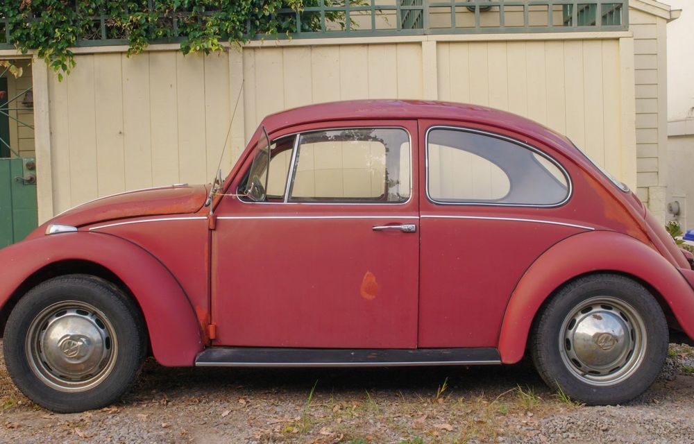 Cel mai frumos cadou: Volkswagen a restaurat complet un Beetle folosit zi de zi de posesoarea sa din 1966 încoace - Poza 4