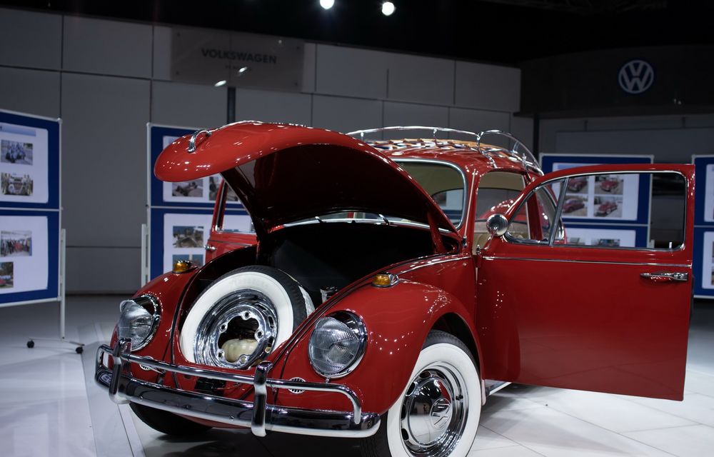 Cel mai frumos cadou: Volkswagen a restaurat complet un Beetle folosit zi de zi de posesoarea sa din 1966 încoace - Poza 27
