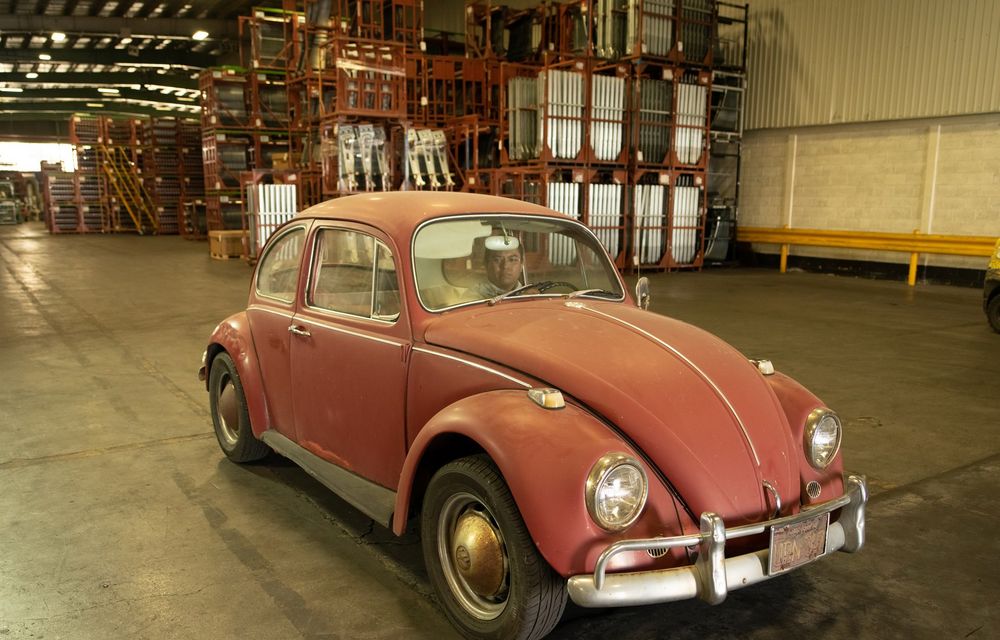 Cel mai frumos cadou: Volkswagen a restaurat complet un Beetle folosit zi de zi de posesoarea sa din 1966 încoace - Poza 8