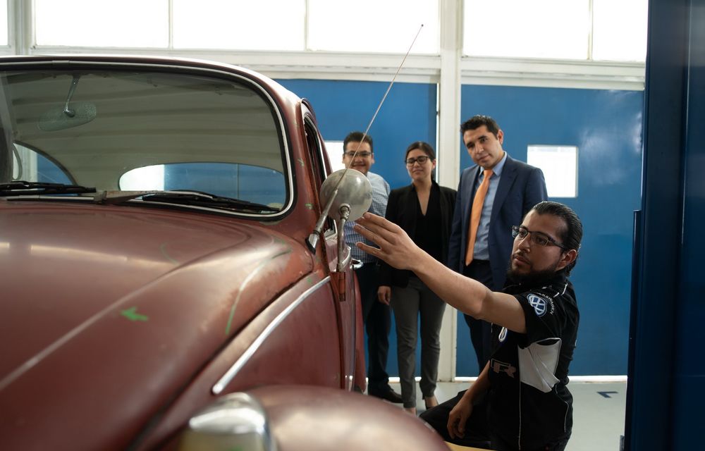 Cel mai frumos cadou: Volkswagen a restaurat complet un Beetle folosit zi de zi de posesoarea sa din 1966 încoace - Poza 13