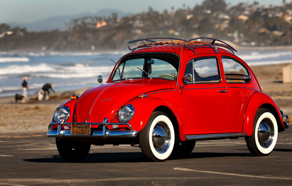 Cel mai frumos cadou: Volkswagen a restaurat complet un Beetle folosit zi de zi de posesoarea sa din 1966 încoace - Poza 1