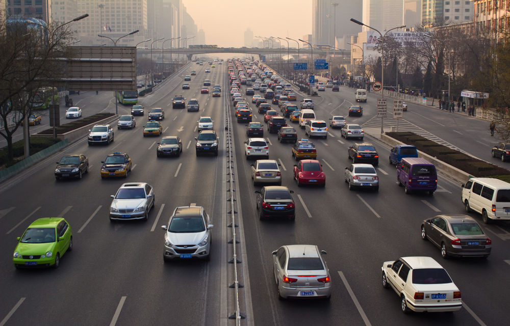 Vești proaste de pe cea mai mare piață auto din lume: vânzările de mașini din China ar putea înregistra prima scădere anuală după 1990 - Poza 1