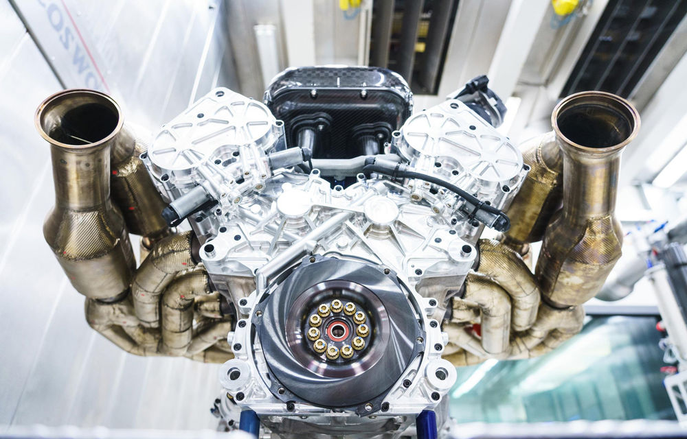 Aston Martin confirmă specificațiile motorului V12 de 6.5 litri de pe Valkyrie: 1.013 cai putere, cuplu de 740 Nm și 11.100 rotații pe minut - Poza 2