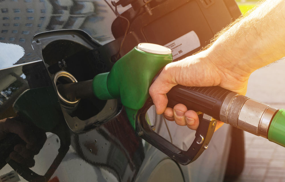 Prețurile la carburanți cresc cu circa 10 bani pe litru de la 1 ianuarie - Poza 1