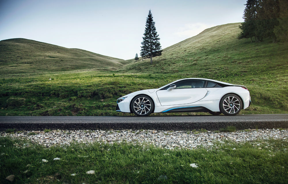 Electrificarea naște monștri: BMW plănuiește un supercar hibrid plug-in care se va bate cu McLaren și Ferrari - Poza 1