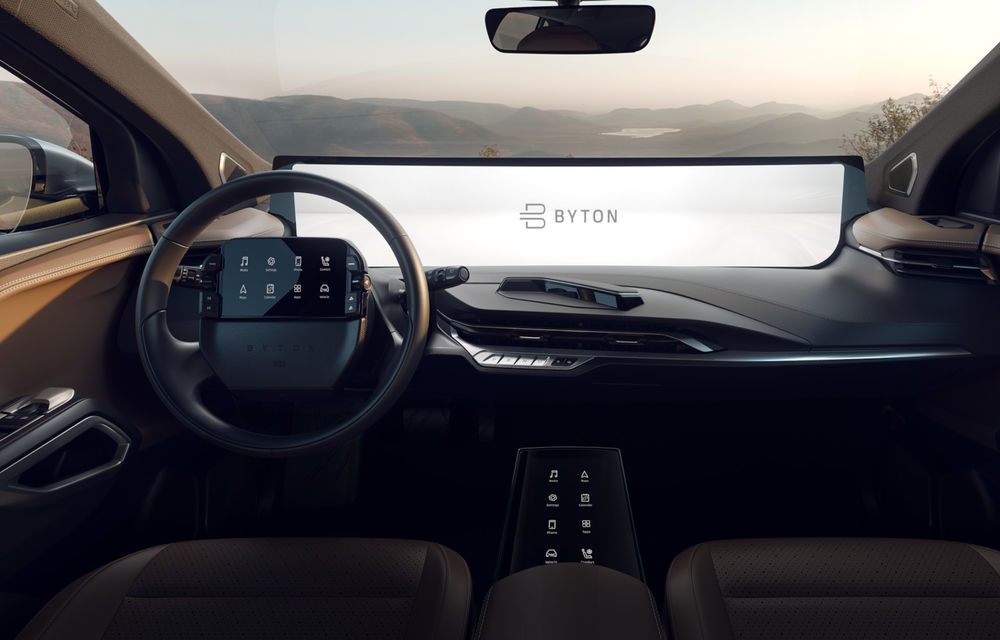 Byton M-Byte: SUV-ul electric cu autonomie de 520 de kilometri va avea un ecran central de 48 inch controlat prin alte două ecrane - Poza 2
