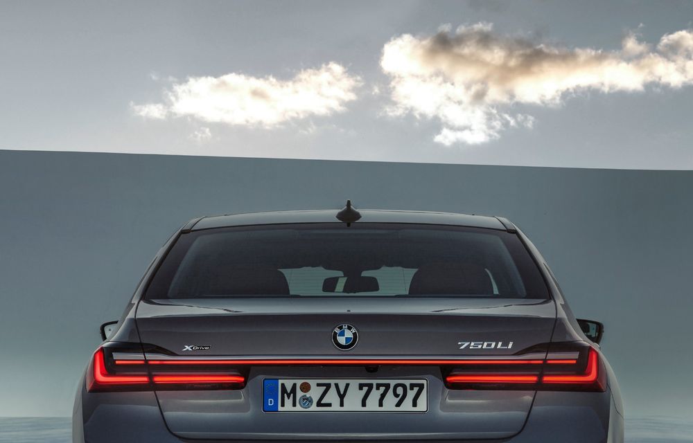 BMW Seria 7 facelift, imagini și detalii oficiale: design revizuit, asistent personal inteligent și motoare îmbunătățite - Poza 34