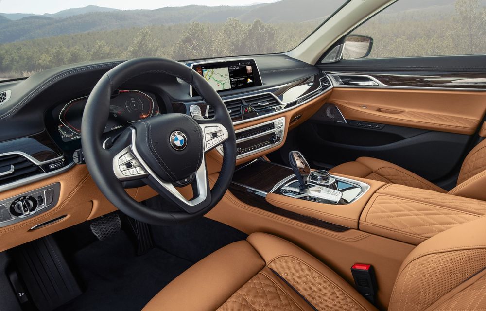 BMW Seria 7 facelift, imagini și detalii oficiale: design revizuit, asistent personal inteligent și motoare îmbunătățite - Poza 44
