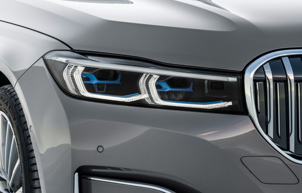 BMW Seria 7 facelift, imagini și detalii oficiale: design revizuit, asistent personal inteligent și motoare îmbunătățite - Poza 40