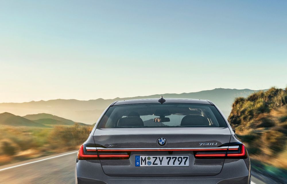 BMW Seria 7 facelift, imagini și detalii oficiale: design revizuit, asistent personal inteligent și motoare îmbunătățite - Poza 32