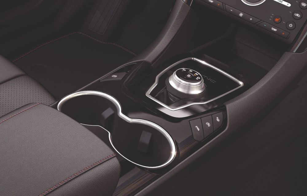 Ford Mondeo facelift, poze și informații oficiale: modificări minore la nivel estetic, motorizări îmbunățățite și versiune hibrid pe varianta break - Poza 10