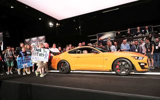 Primul exemplar al noului Shelby GT500, vândut la licitație cu 1.1 milioane de dolari: Ford va dona banii în scopuri caritabile