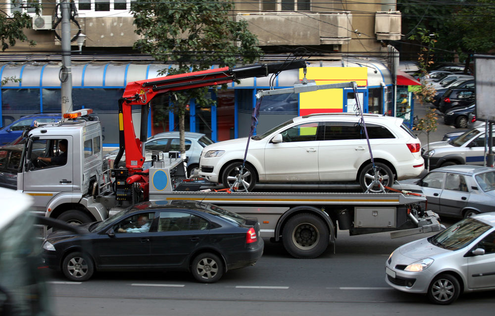 Ridicarea mașinilor parcate neregulamentar în București ar putea începe în primăvară: taxa pentru recuperare este de 500 de lei - Poza 1