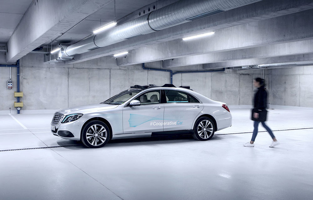 Cum vom recunoaște o mașină autonomă în trafic? Mercedes-Benz a dezvoltat lumini turcoaz pentru &quot;comunicarea&quot; cu pietonii și bicicliștii - Poza 2