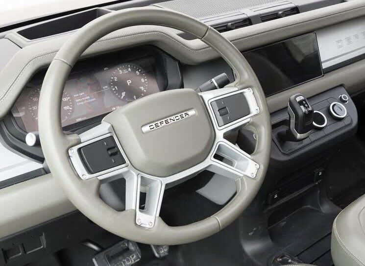 Noua generație Land Rover Defender: prima imagine cu interiorul, &quot;scăpată&quot; pe internet - Poza 2