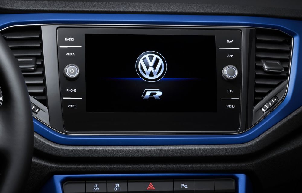 Volkswagen a prezentat noul T-Roc R: motor TSI de 2.0 litri cu 300 CP și 400 Nm, tracțiune integrală și 0-100 km/h în 4.9 secunde: debut la Geneva - Poza 29