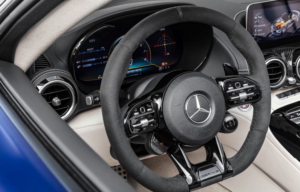 Mercedes-AMG a prezentat noul AMG GT R Roadster: 585 de cai putere și 3.6 secunde pentru sprintul de la 0 la 100 km/h - Poza 21