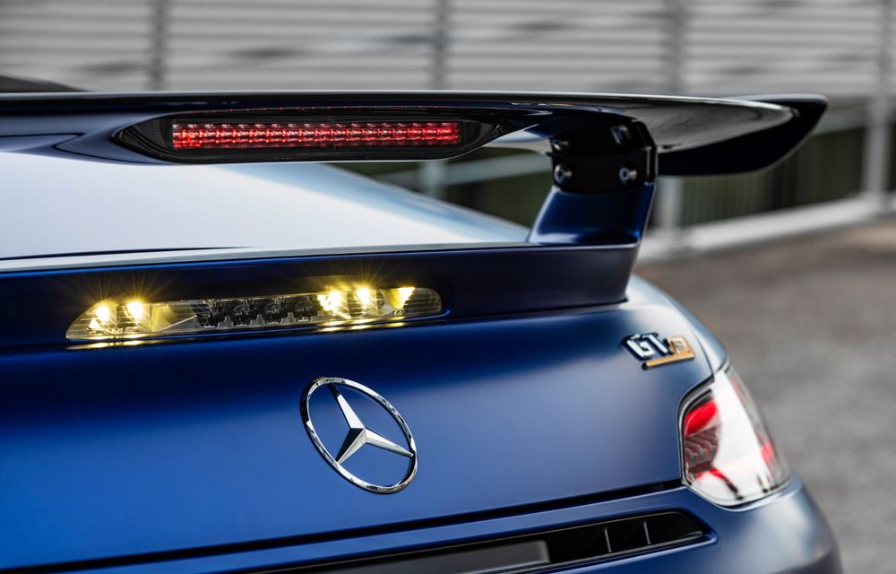 Mercedes-AMG a prezentat noul AMG GT R Roadster: 585 de cai putere și 3.6 secunde pentru sprintul de la 0 la 100 km/h - Poza 12