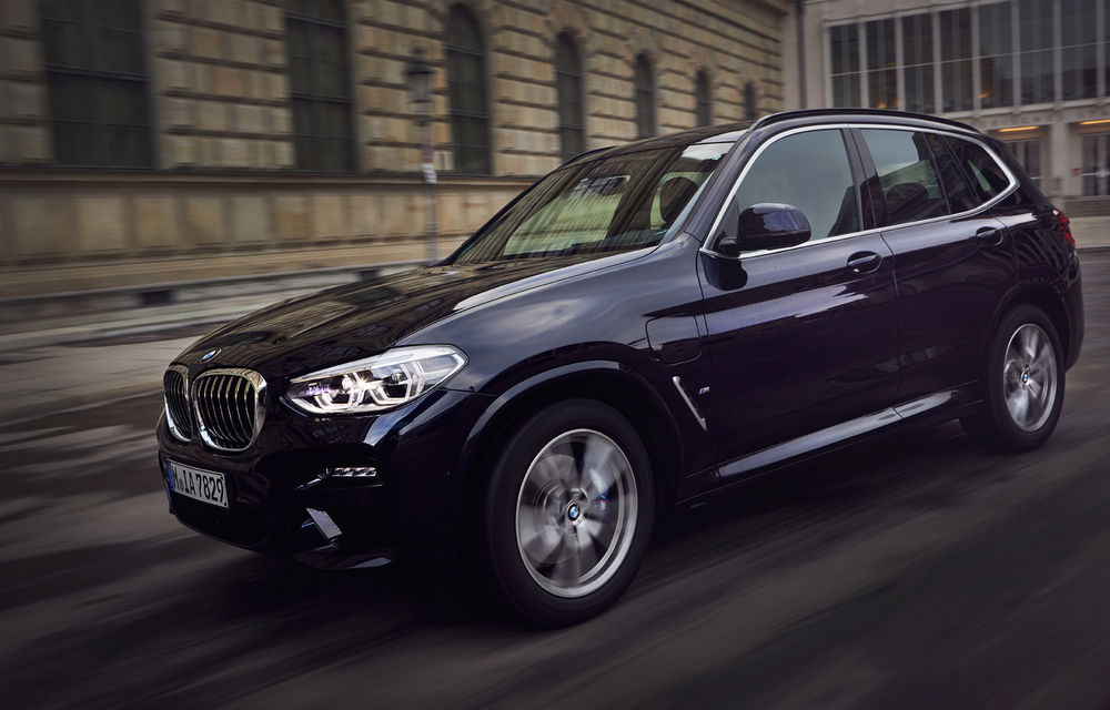 BMW X3 primește în premieră versiune plug-in hybrid: motor pe benzină de 2.0 litri și 252 CP și motor electric de 41 CP - Poza 4