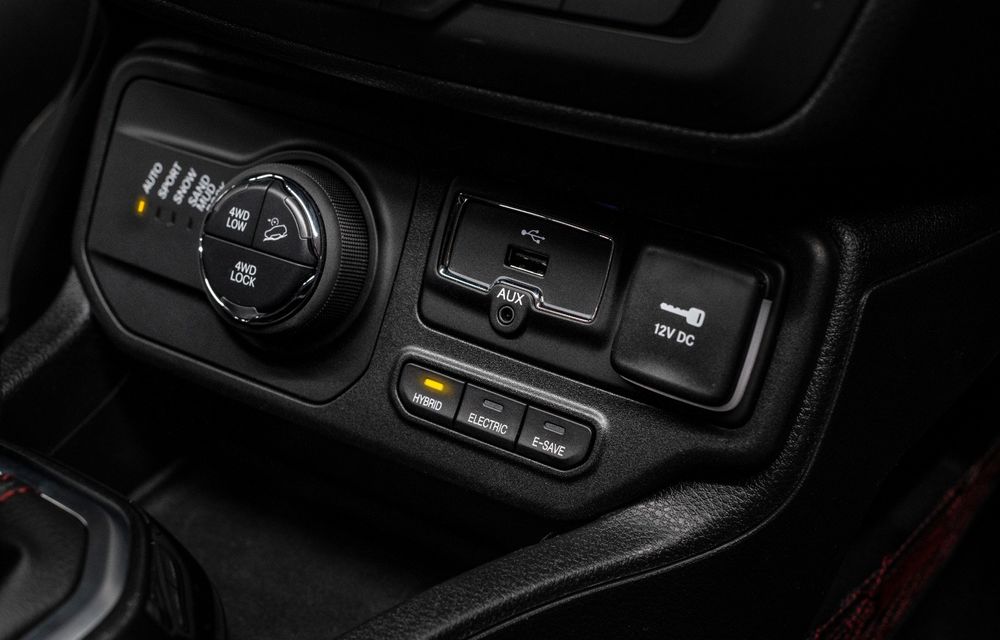 Versiuni plug-in hybrid pentru Jeep Renegade și Compass: SUV-urile vor avea până la 240 CP și autonomii electrice de 50 de kilometri - Poza 12