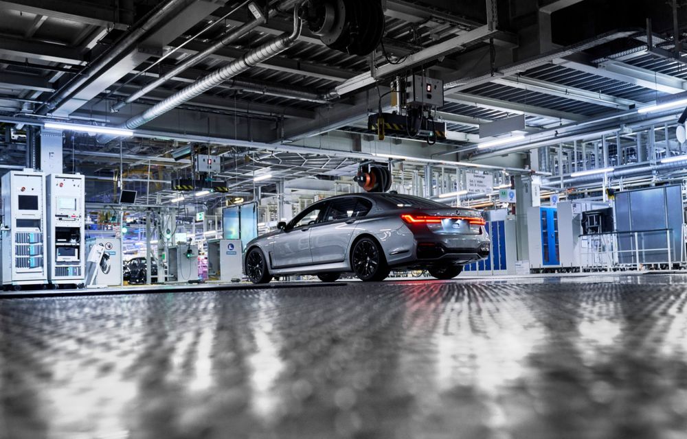 BMW a dat startul producției pentru Seria 7 facelift: vârful de gamă al nemților este construit la uzina din Dingolfing - Poza 8
