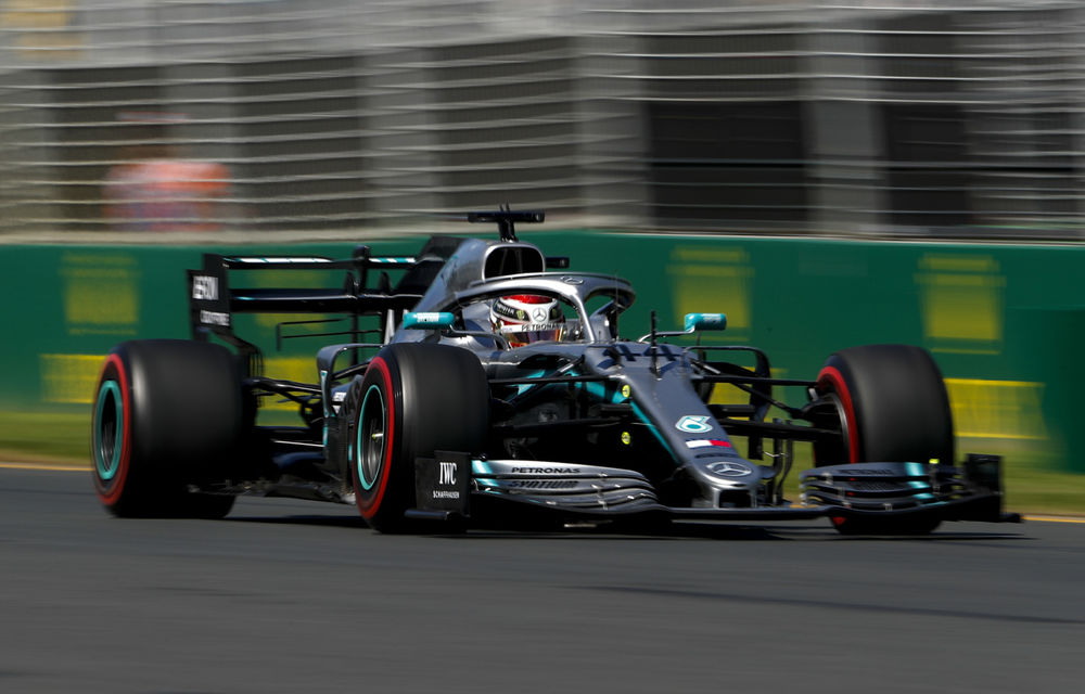 Hamilton, pole position în Australia după ce l-a învins pe Bottas cu o zecime de secundă. Vettel și Verstappen, a doua linie a grilei - Poza 1
