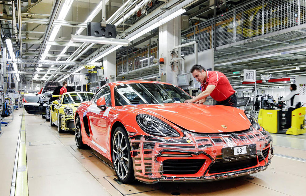 Prime pentru angajații Porsche: aproximativ 25.000 de muncitori vor primi un bonus de 9.700 de euro - Poza 1