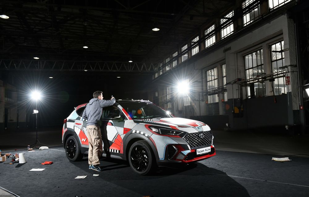 Hyundai promovează noul Tucson N Line într-un mod special: un exemplar a fost transformat în Art Car - Poza 20
