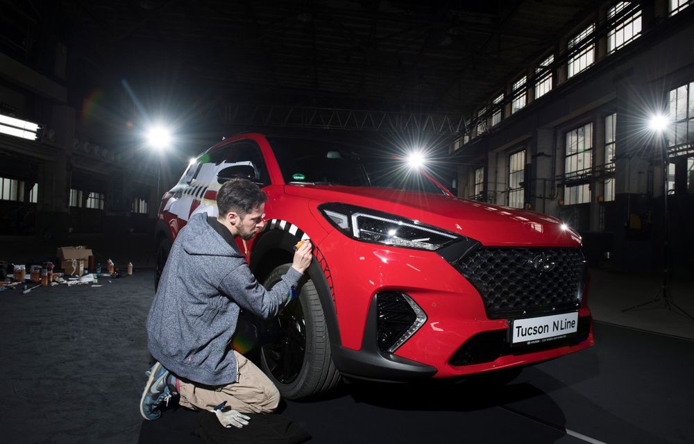 Hyundai promovează noul Tucson N Line într-un mod special: un exemplar a fost transformat în Art Car - Poza 17