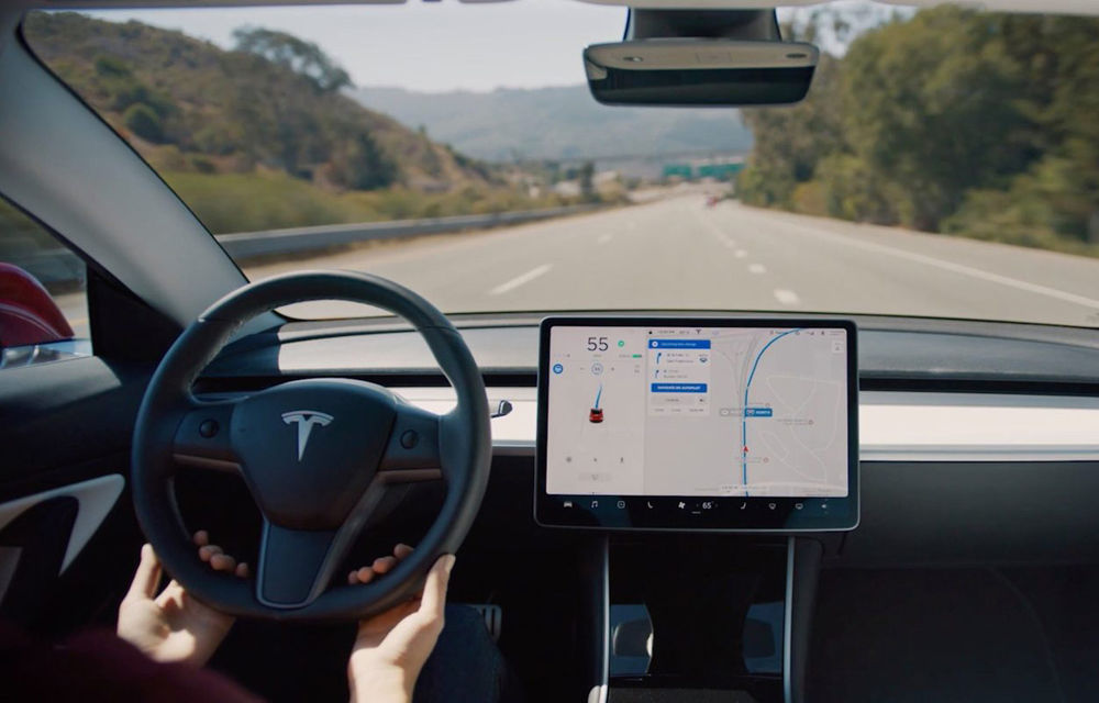 Tesla introduce noi funcții pentru Autopilot: detectează când mașina din față schimbă banda și anticipează culoarea roșie a semaforului - Poza 1