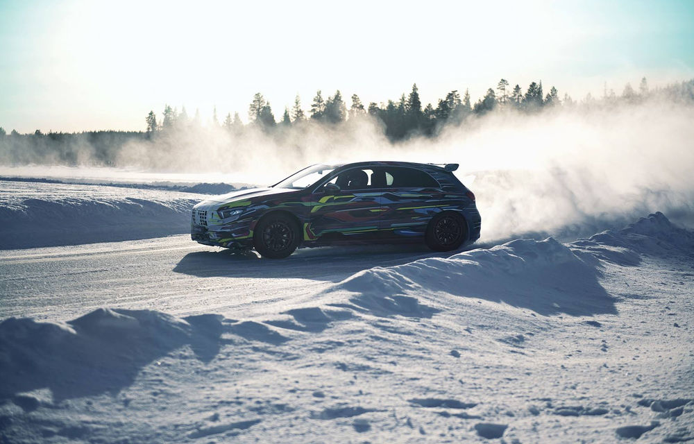 Update: Teasere noi cu viitorul Mercedes-AMG A45: nemții testează Hot Hatch-ul pe lacurile înghețate din Suedia - Poza 2