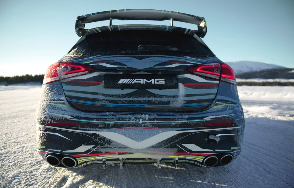 Update: Teasere noi cu viitorul Mercedes-AMG A45: nemții testează Hot Hatch-ul pe lacurile înghețate din Suedia - Poza 5