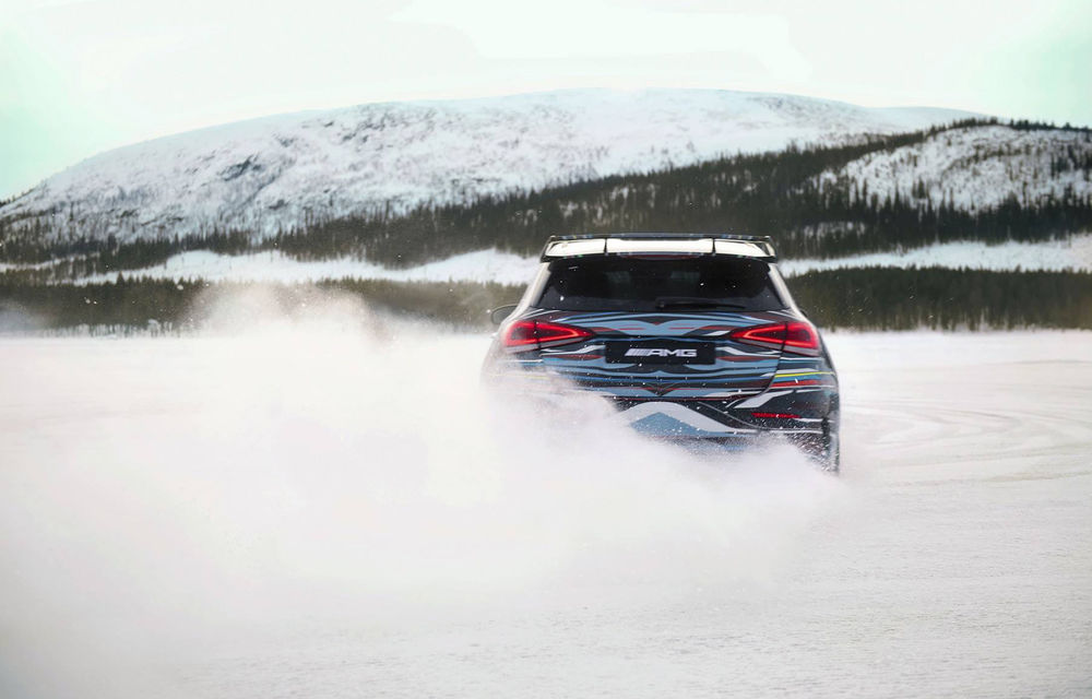Update: Teasere noi cu viitorul Mercedes-AMG A45: nemții testează Hot Hatch-ul pe lacurile înghețate din Suedia - Poza 4